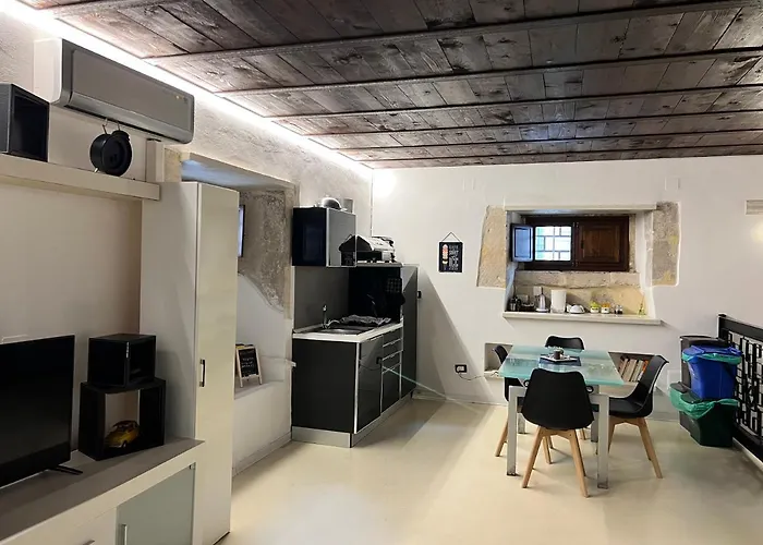 Le C'ortigiane Di Via Mergulensi