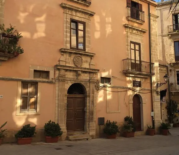 Le C'ortigiane Di Via Mergulensi Апартаменты